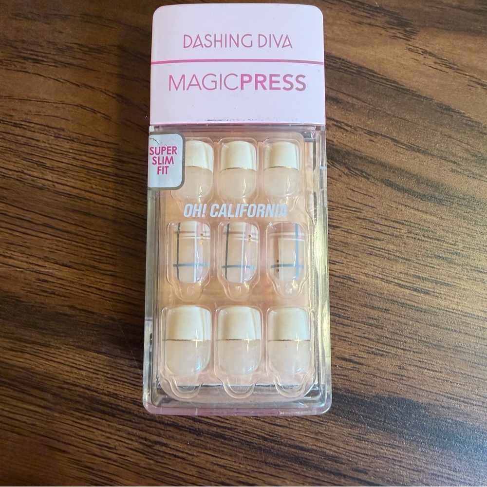 New Dashing Diva MagicPress Press On Nail Kit - Med. Squoval - French Canvas